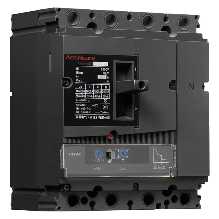 Double-breaker moulded case circuit breaker